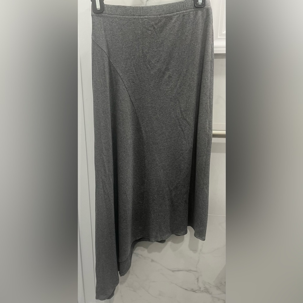 MIMU MAXI Ribbed Cascade Skirt in Gray (small)